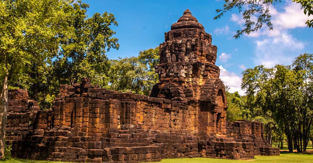 Wat Tham Khao Noi