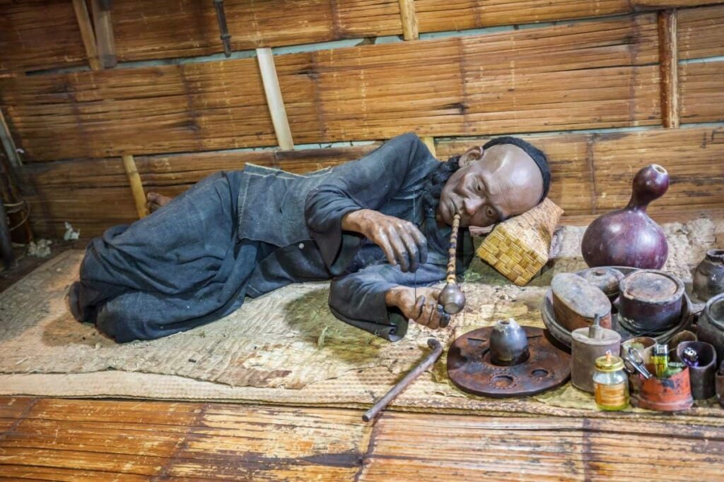 outils de la production de l'opium au triangle d'or
