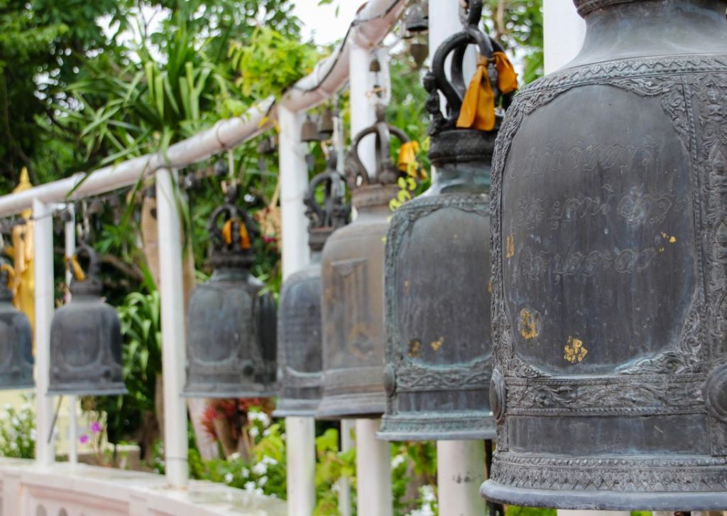 Cloches sur le chemin