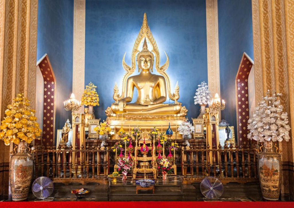 Phra Buddha Chinnarat dans le Ubosot
