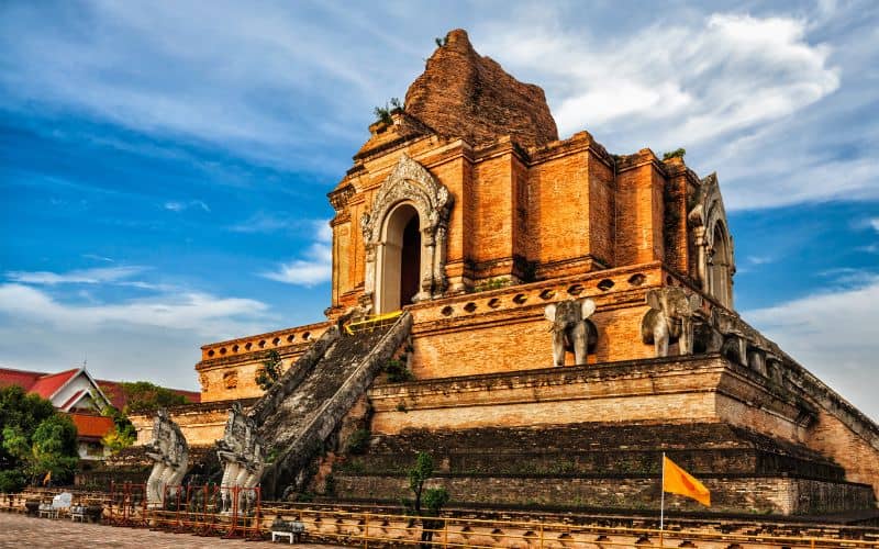 Sculptures d'éléphants, Wat Chedi Luang