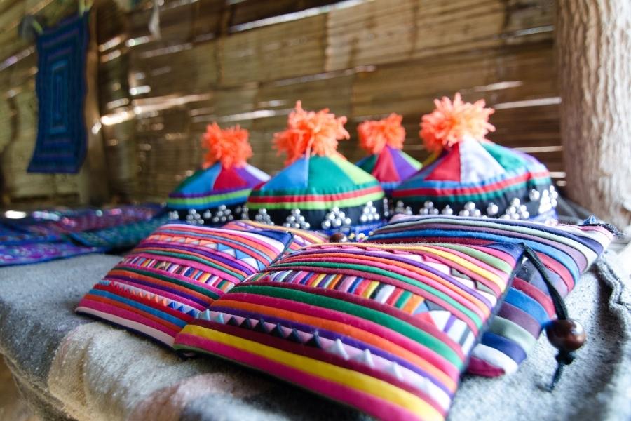 Produits artisanaux fabriqués à la main par les membres du village